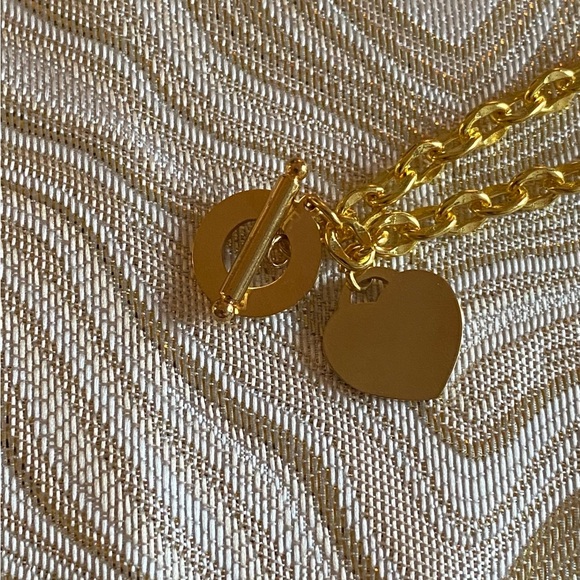 🌷$4 Bundle Add-on ~ Gold Plated Chain Bracelet w Toggle Clasp and Heart Charm - Picture 14 of 17